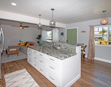 907 California Street - Photo Thumbnail 12