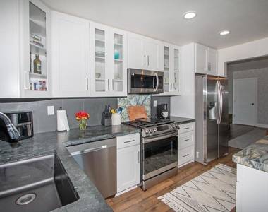 907 California Street - Photo Thumbnail 11