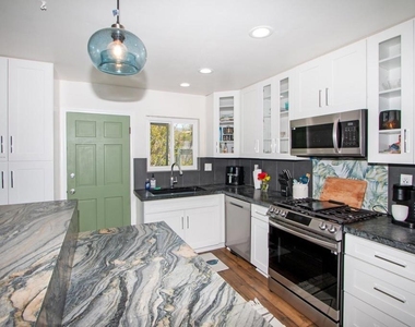 907 California Street - Photo Thumbnail 9