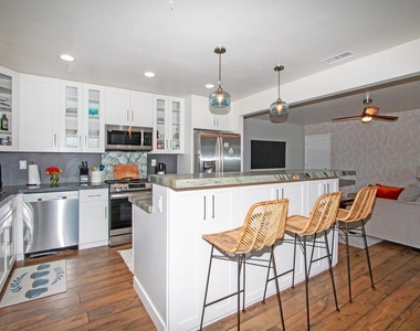907 California Street - Photo Thumbnail 10