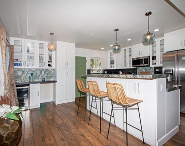 907 California Street - Photo Thumbnail 8