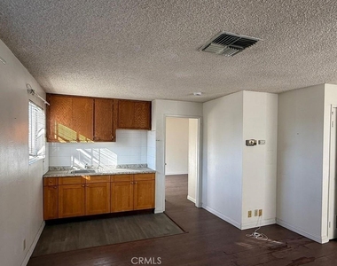 713 N Grand - Photo Thumbnail 7