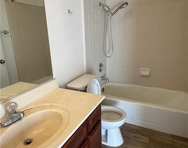 713 N Grand - Photo Thumbnail 8