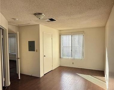 713 N Grand - Photo Thumbnail 5