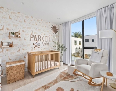 1243 N Gower Street - Photo Thumbnail 8