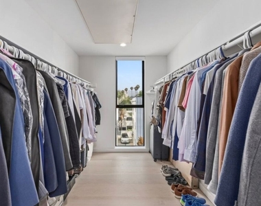 1243 N Gower Street - Photo Thumbnail 11