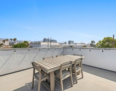 1243 N Gower Street - Photo Thumbnail 15