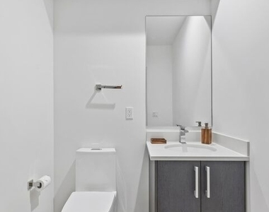 1243 N Gower Street - Photo Thumbnail 5