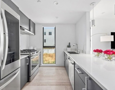 1243 N Gower Street - Photo Thumbnail 3