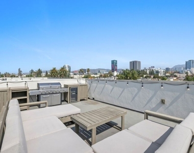 1243 N Gower Street - Photo Thumbnail 14