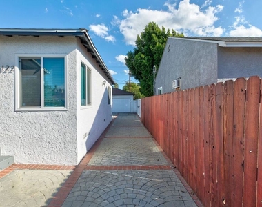6122 Satsuma Avenue - Photo Thumbnail 2