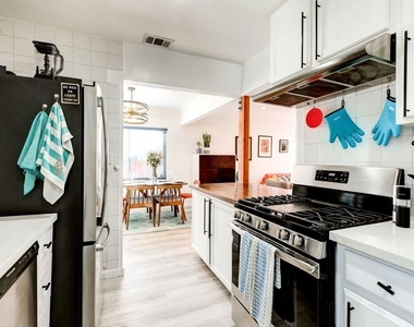 6122 Satsuma Avenue - Photo Thumbnail 13