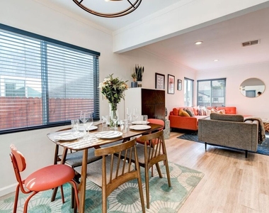 6122 Satsuma Avenue - Photo Thumbnail 10