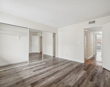 870 Crenshaw Boulevard - Photo Thumbnail 13