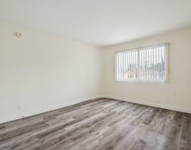 870 Crenshaw Boulevard - Photo Thumbnail 9