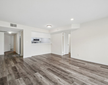 870 Crenshaw Boulevard - Photo Thumbnail 6