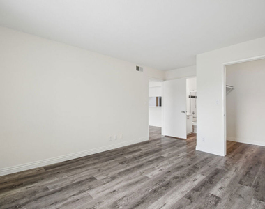 870 Crenshaw Boulevard - Photo Thumbnail 8