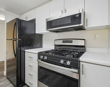 870 Crenshaw Boulevard - Photo Thumbnail 4