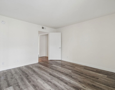 870 Crenshaw Boulevard - Photo Thumbnail 15