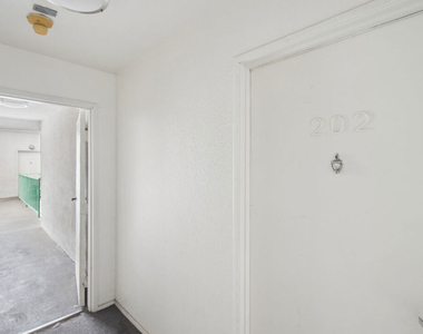 870 Crenshaw Boulevard - Photo Thumbnail 18