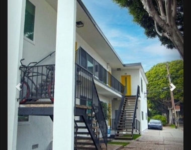 2626 Cloverfield Boulevard - Photo Thumbnail 8