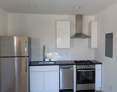 2626 Cloverfield Boulevard - Photo Thumbnail 2