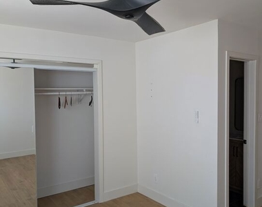 2626 Cloverfield Boulevard - Photo Thumbnail 5