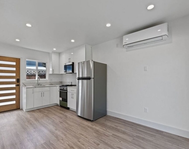 6229 Sylvia Avenue - Photo Thumbnail 10
