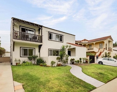 1050 S Hayworth Avenue - Photo Thumbnail 10