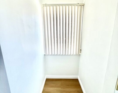 3713 1/2 Selby Avenue - Photo Thumbnail 7