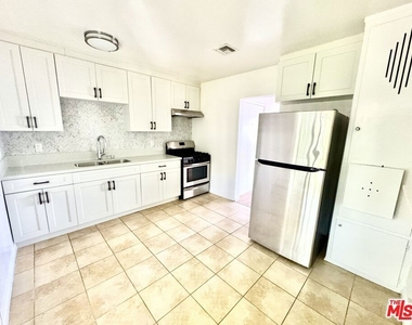 3713 1/2 Selby Avenue - Photo Thumbnail 11