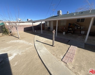 38457 Sumac Avenue - Photo Thumbnail 13