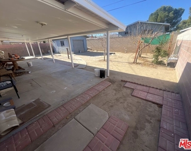 38457 Sumac Avenue - Photo Thumbnail 12