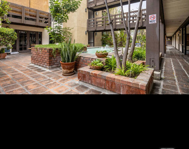320 S Ardmore Ave - Photo Thumbnail 17