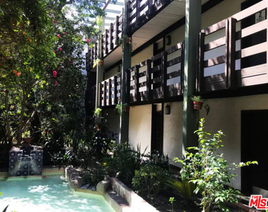 320 S Ardmore Ave - Photo Thumbnail 7