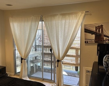 320 S Ardmore Ave - Photo Thumbnail 2