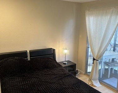320 S Ardmore Ave - Photo Thumbnail 28