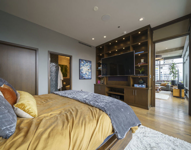 1100 S Hope Street - Photo Thumbnail 12