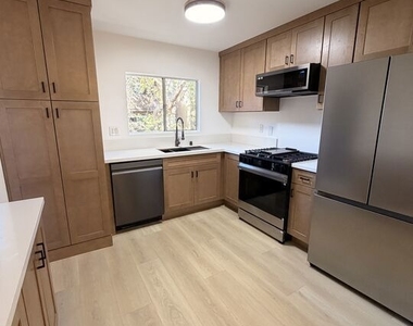 18350 Hatteras Street - Photo Thumbnail 2