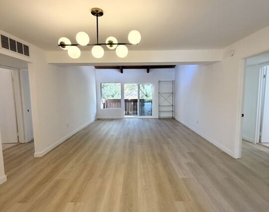 18350 Hatteras Street - Photo Thumbnail 5
