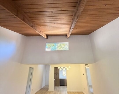18350 Hatteras Street - Photo Thumbnail 3