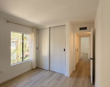 18350 Hatteras Street - Photo Thumbnail 9