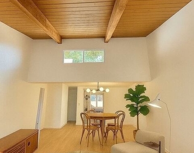 18350 Hatteras Street - Photo Thumbnail 4