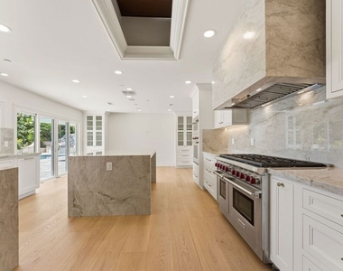 1725 Loma Vista Drive - Photo Thumbnail 8