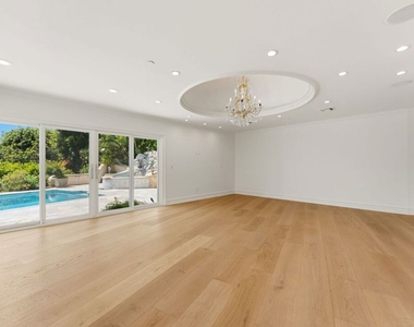 1725 Loma Vista Drive - Photo Thumbnail 12