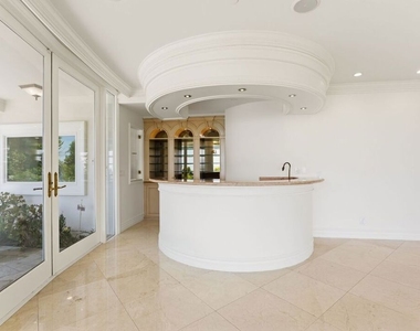 1725 Loma Vista Drive - Photo Thumbnail 6