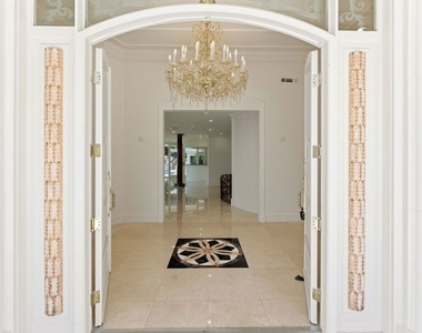 1725 Loma Vista Drive - Photo Thumbnail 3