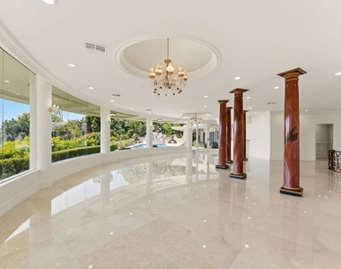 1725 Loma Vista Drive - Photo Thumbnail 5