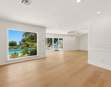 1725 Loma Vista Drive - Photo Thumbnail 11
