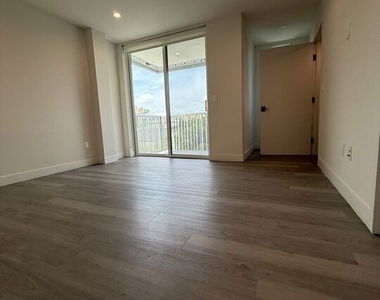 132 Rosemont Avenue - Photo Thumbnail 14